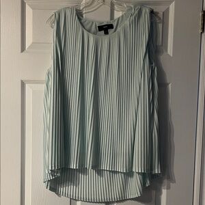 Chic Sleeveless Pleated Blouse - light mint green